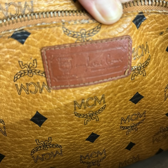 MCM Germany Shoppers Tote- Long Handle - Picture 12 of 16